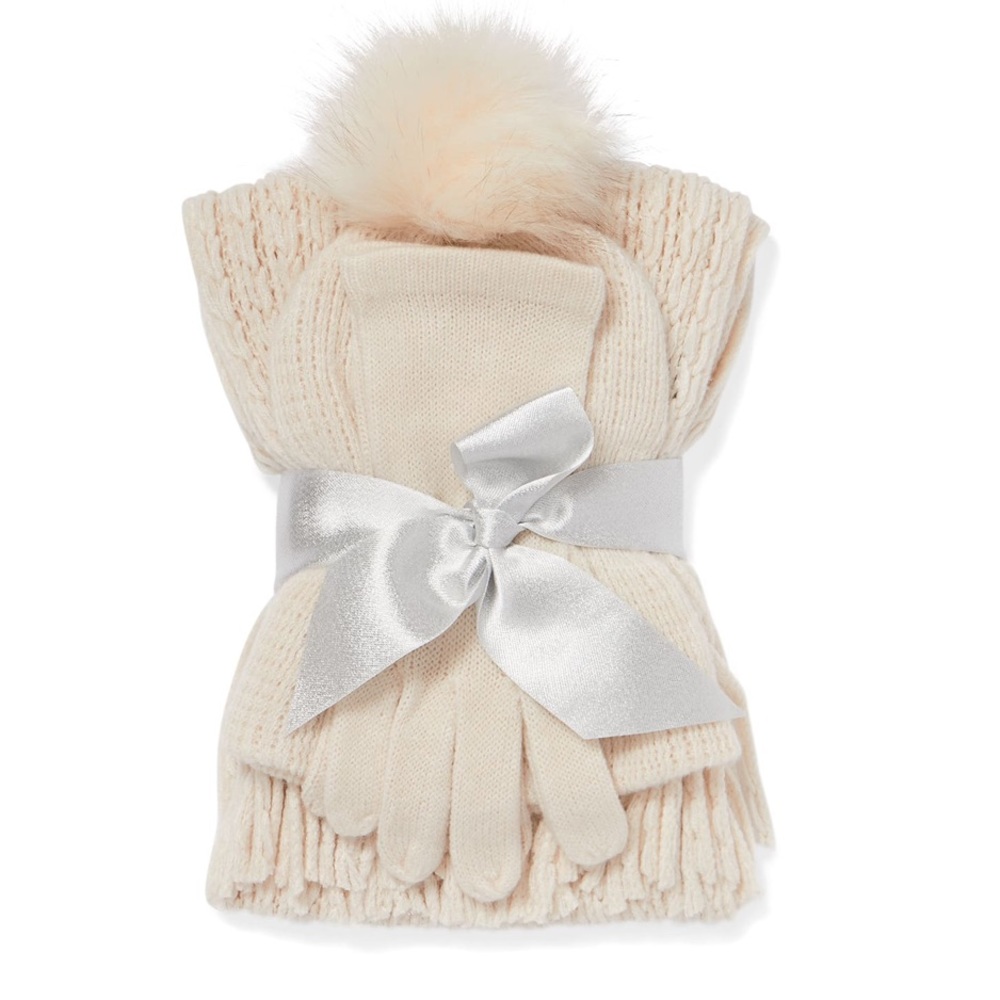 Oatmeal Winter Cabel Knit Hat Scarf and Gloves Gift Set